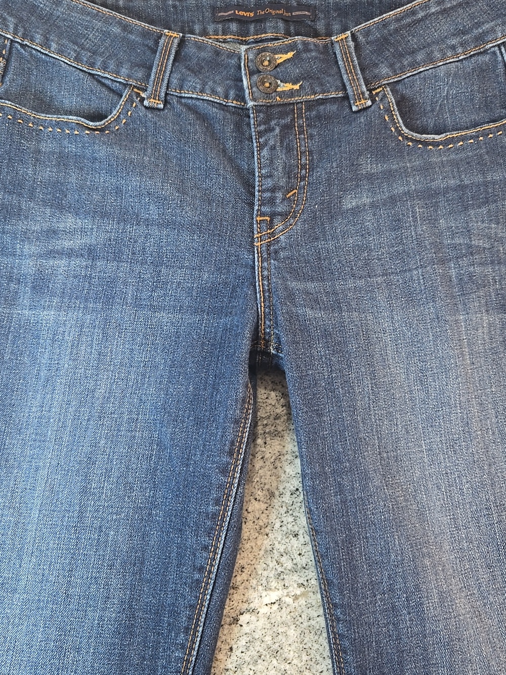 Levi's 526 Women's Size 6 Mid-Rise Slender Bootcut Back Flap Pocket Jeans